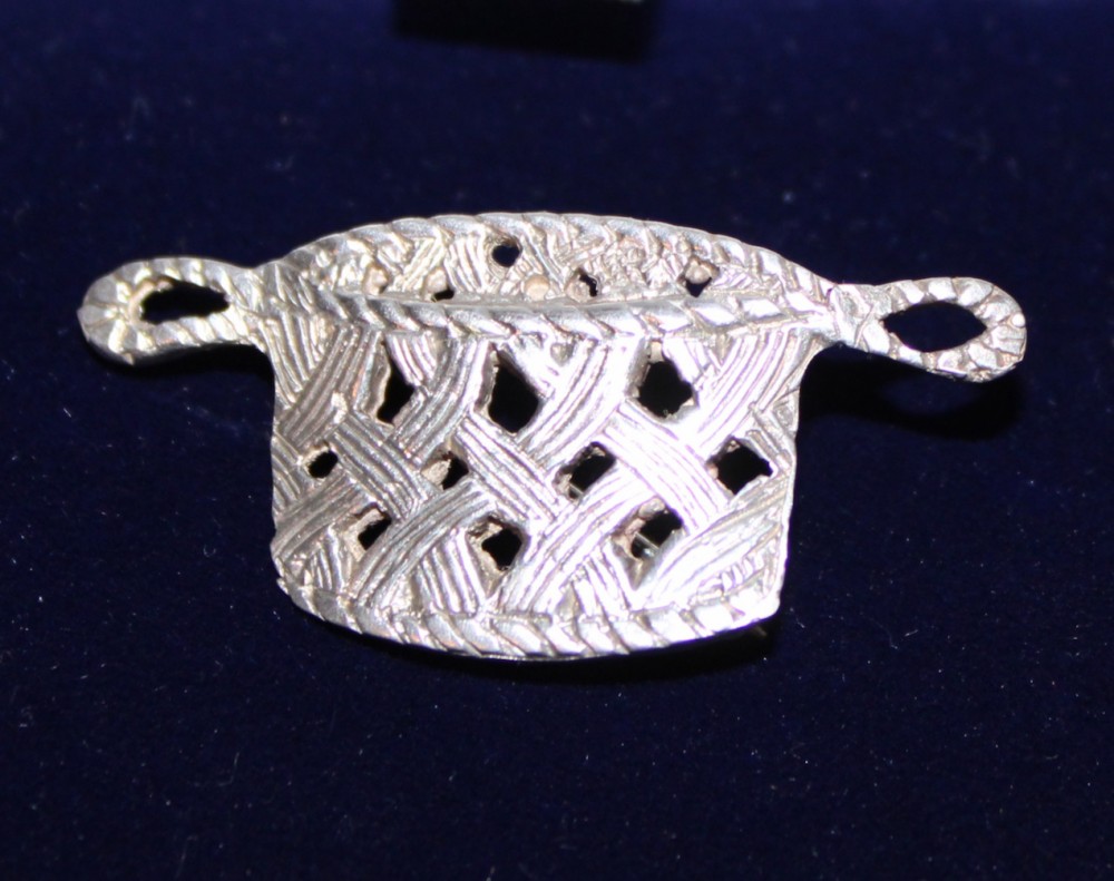 Brooch 2 copy.jpg